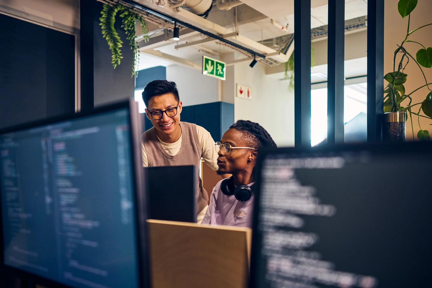 Entwickler code bildschirme technikbuero