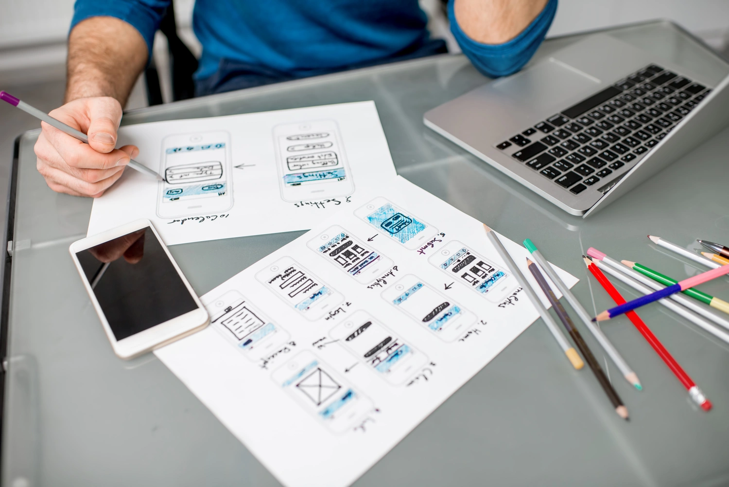 Ux wireframes skizzen app smartphone laptop